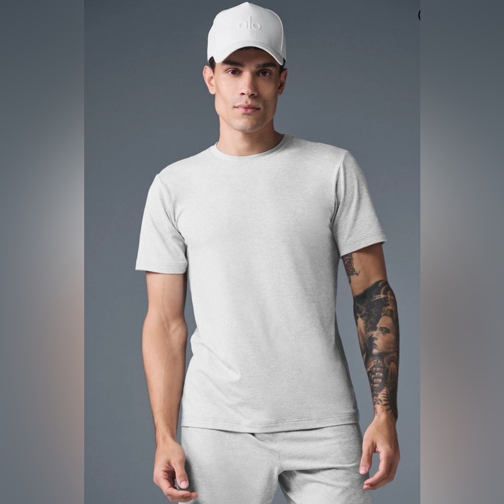 RESTOCK ALO Yoga Men’s “Conquer Reform” Short Sleeve (M) *BESTSELLER*